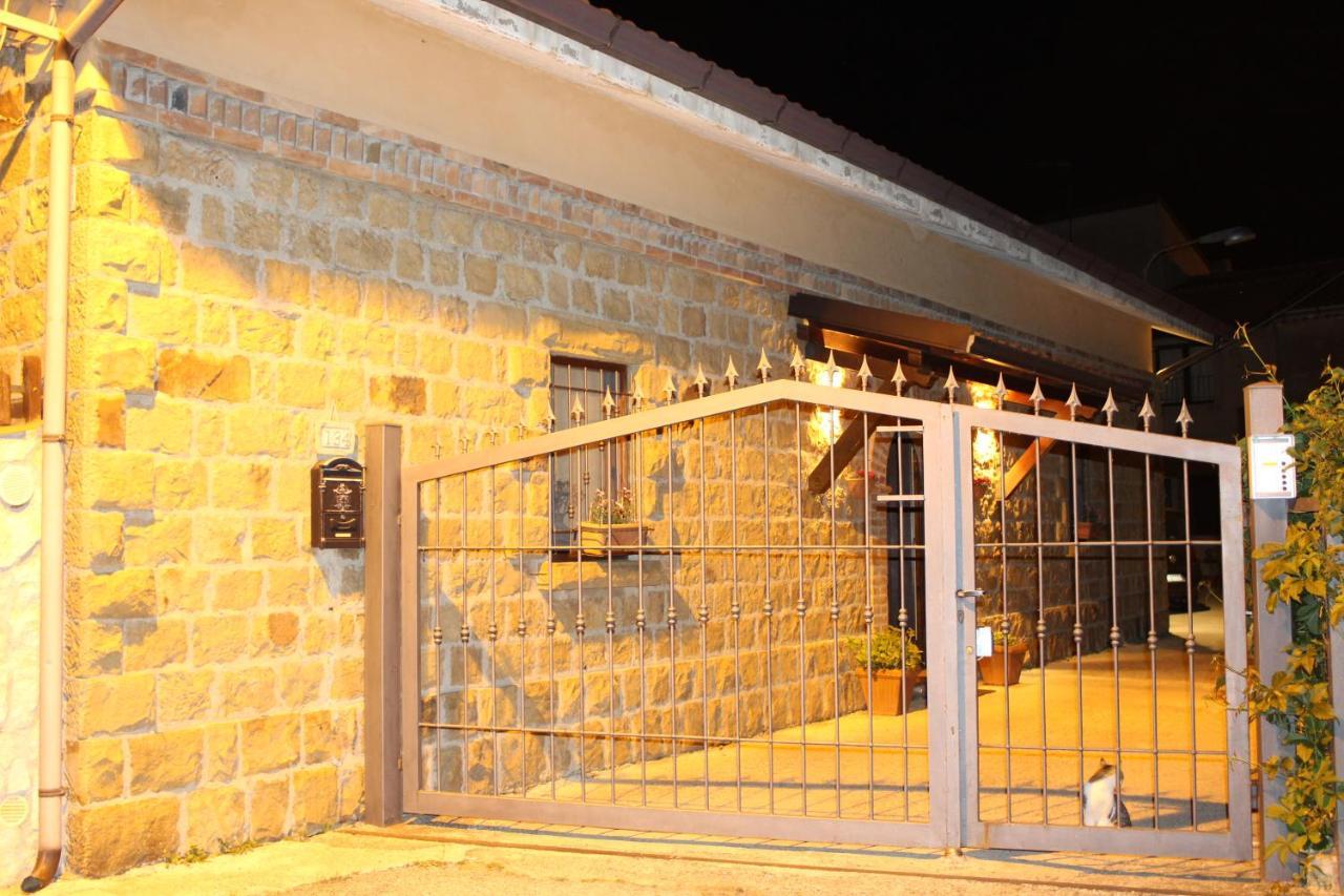 Cielo Stellato Bed & Breakfast Castel Lagopesole Exterior photo